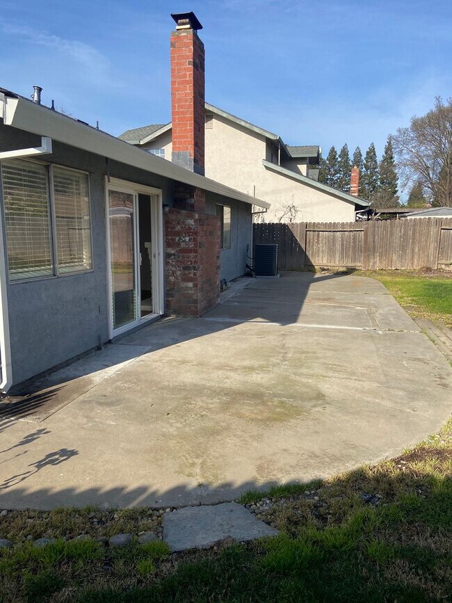 Building Photo - Semi Remodeled One Story 3 Bdrm, 2 Bath!