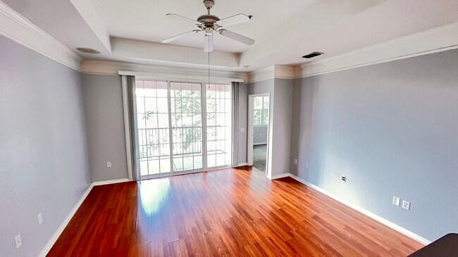 Building Photo - Two Bedroom in Metrowest AVAILABLE NOW!