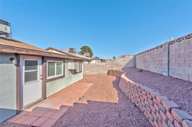Building Photo - 506 Holick Ave
