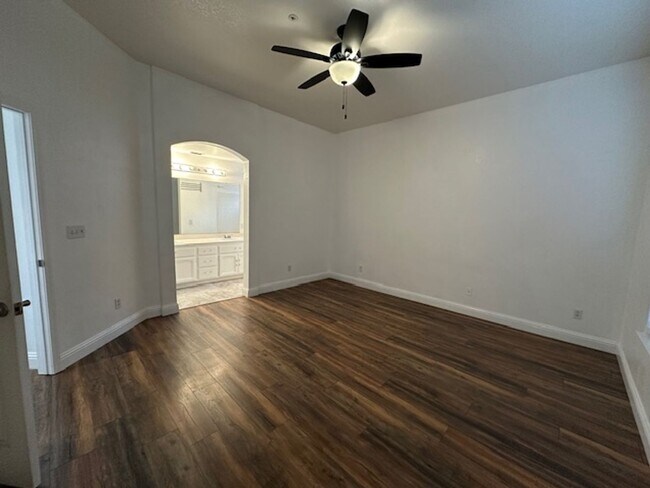 Building Photo - 888 Browning Cir