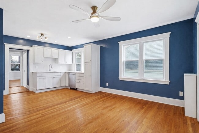 Building Photo - 15 Adelaide St