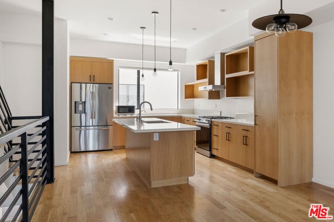 Building Photo - 1411 Roca Ln