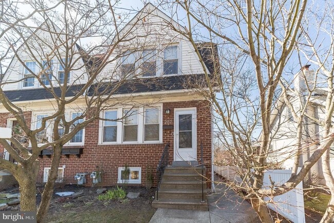 Primary Photo - 207 W 11th Ave