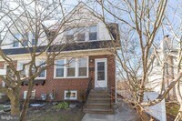 Building Photo - 207 W 11th Ave