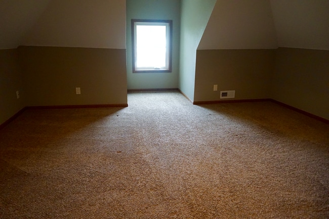 Building Photo - 5-Bedroom House Near U of MN Campus