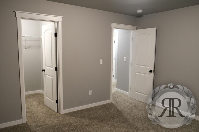 Building Photo - 7411 Saddlebrook Lp