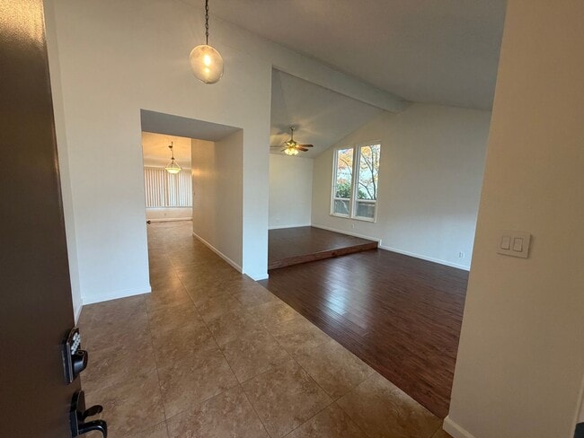 Building Photo - 4 Bedroom | 3 Bathroom | Home in Roseville