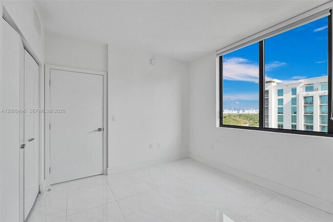 Building Photo - 301 Altara Ave