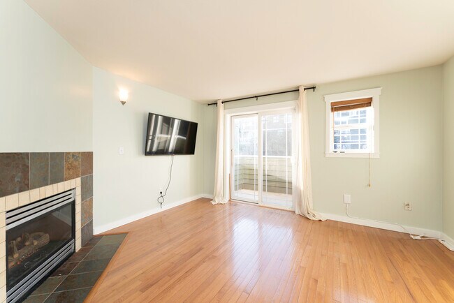 Building Photo - 3606 22nd Ave W