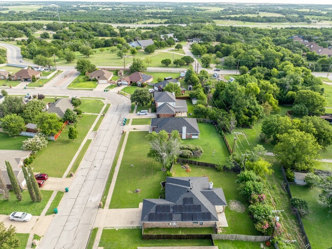 Building Photo - 605 Paintbrush Dr