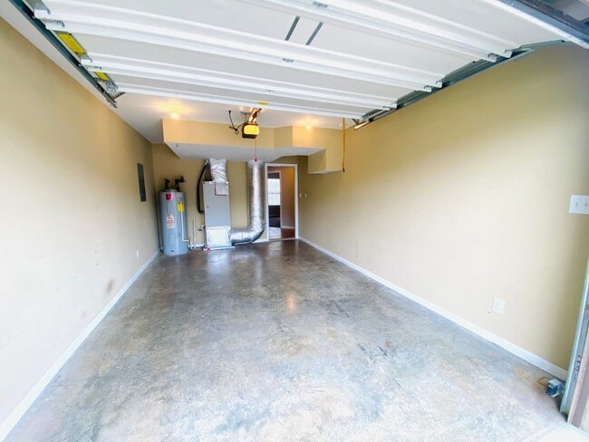 Building Photo - 1728 Thistlewood Dr
