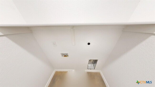 Building Photo - 907 Smoke Tree Ln