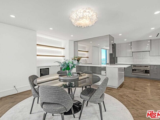 Building Photo - 1100 Alta Loma Rd