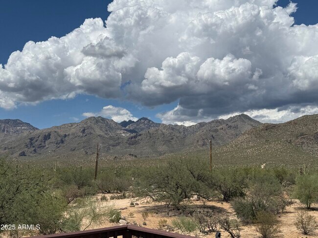 Building Photo - 5081 N Bear Canyon Rd