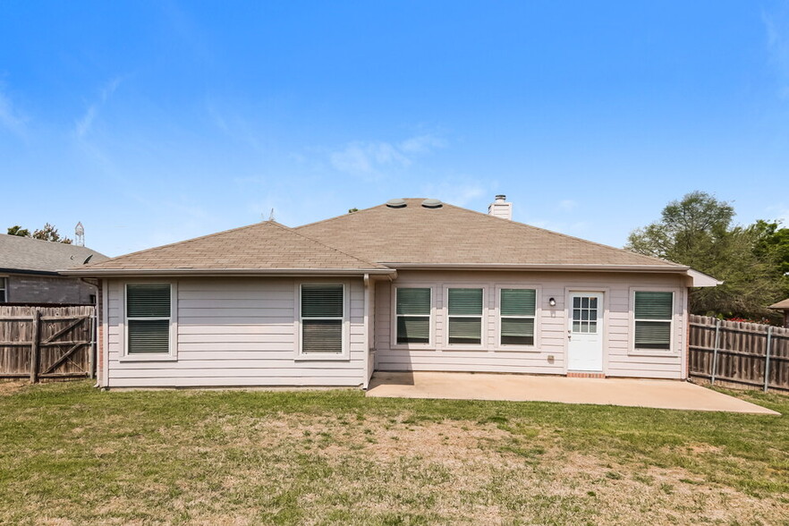 Building Photo - 420 Fireside Pl