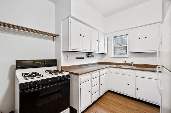 Building Photo - Updated 2 Bed 1 Bath Home With a Loft in Bloomfield - Available NOW!