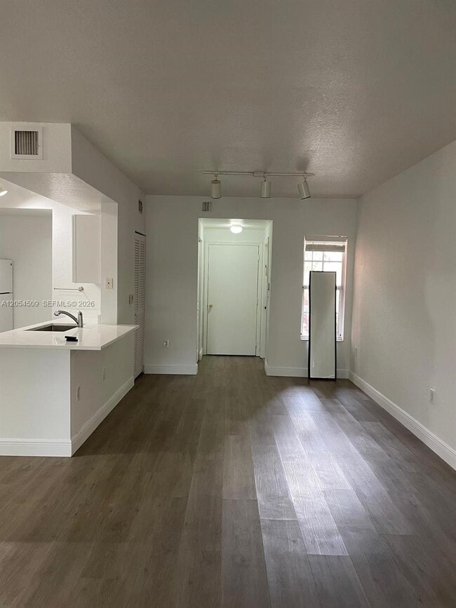 Building Photo - 2500 Centergate Dr