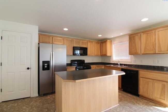 Building Photo - 3 bed, 2 bath home in Pasco