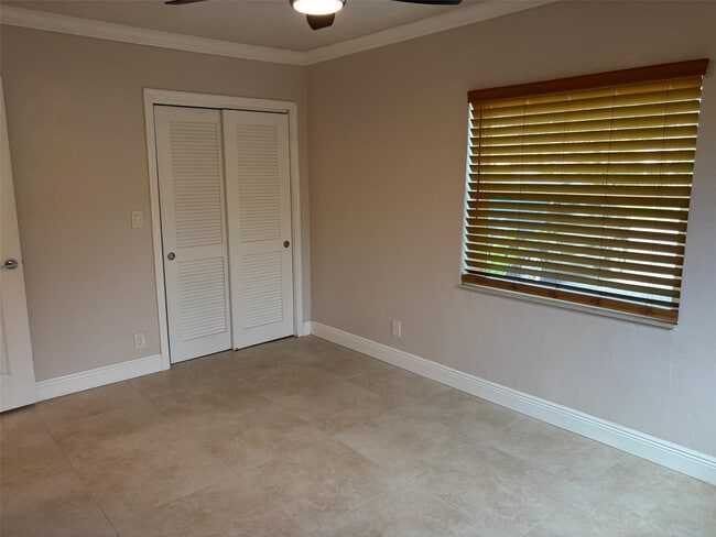 Building Photo - 1021 NE 24th Ave