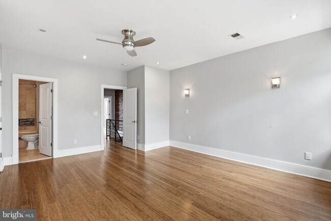 Building Photo - 2128 1st St NW