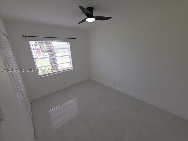 Building Photo - 12811 SW 43rd Dr
