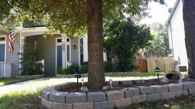 Friendly Neighbors, family atmospheres, children playground. Close to amenities &amp; expressways. - 23619 Twisting Falls Drive