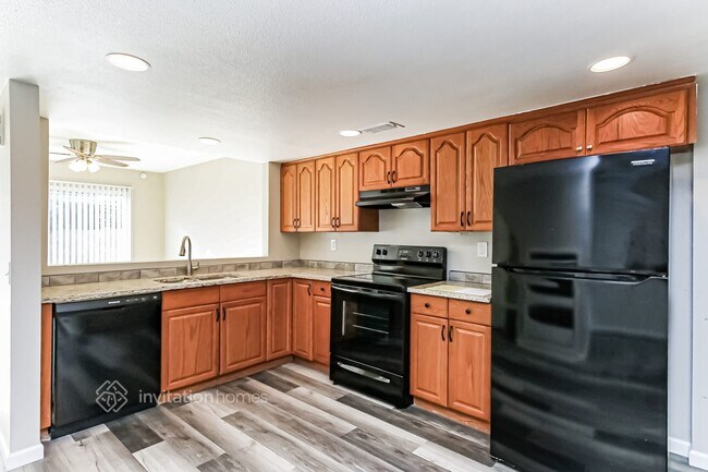 Building Photo - 2717 W Estrella Dr