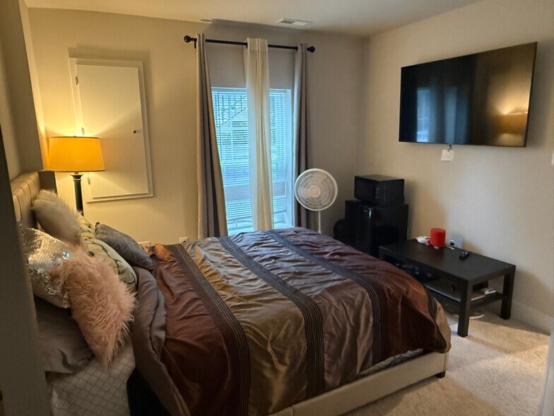 Building Photo - 7852 Johnnycake Rd