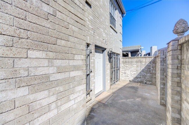 Building Photo - 6500 Sands Point Dr