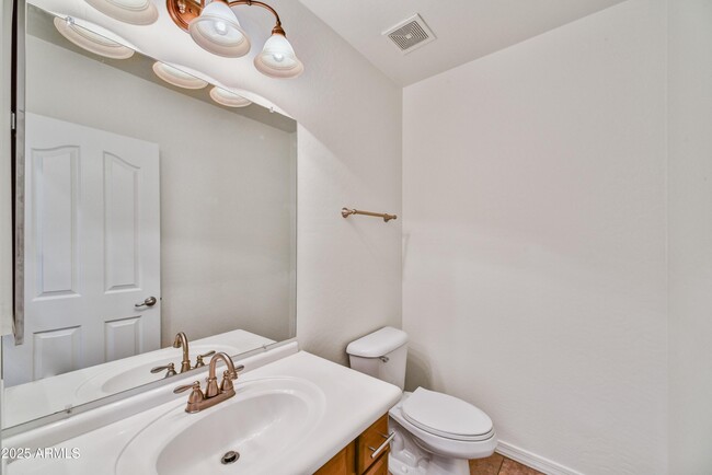 Building Photo - 3805 E Earll Dr