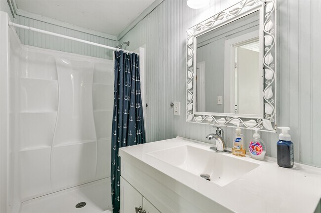 Building Photo - 16904 Beachcomber Dr