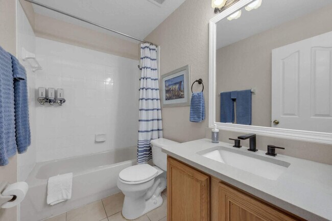 Building Photo - 448 Miramar Ave