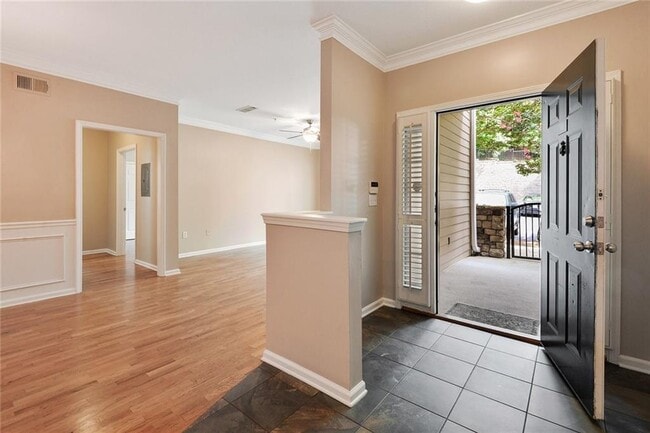 Building Photo - 2400 Cumberland Pkwy SE