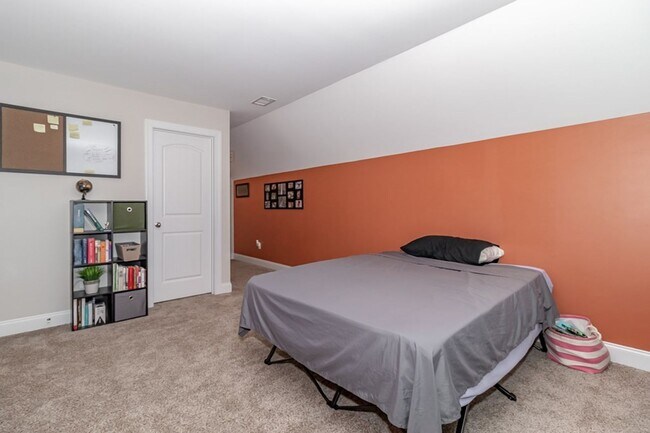 Building Photo - 4 Bedroom 2 Bath Canterbury Farms