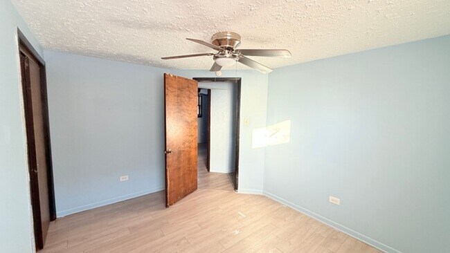 Building Photo - 15020 Woodlawn Ave E