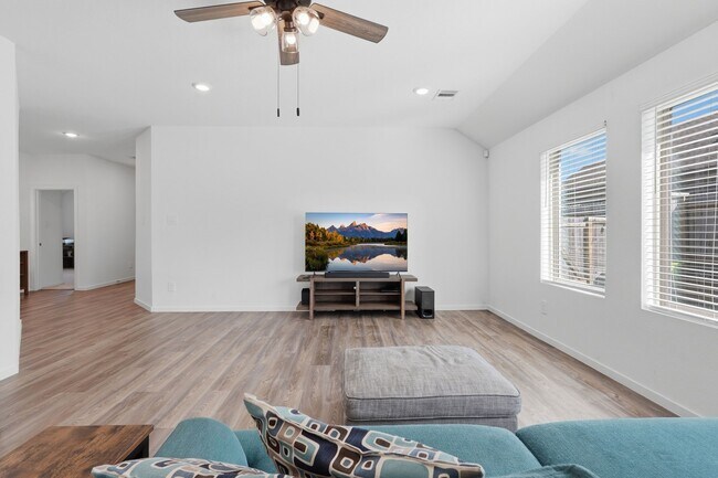 Building Photo - 651 Spring Ashberry Ct