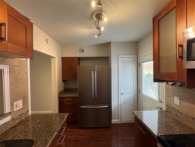 Building Photo - 1807 Stoney Brook Dr
