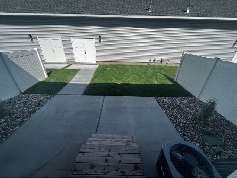 Building Photo - 10656 N 36th E