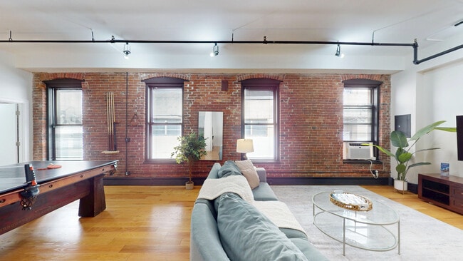 Building Photo - 19 Stanhope St