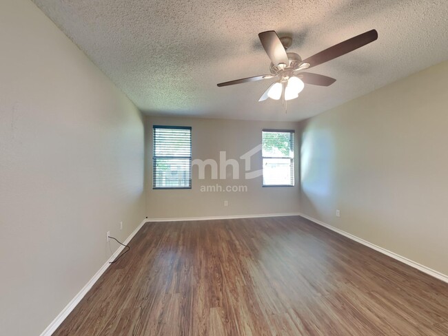 Building Photo - 317 Indian Blanket Dr