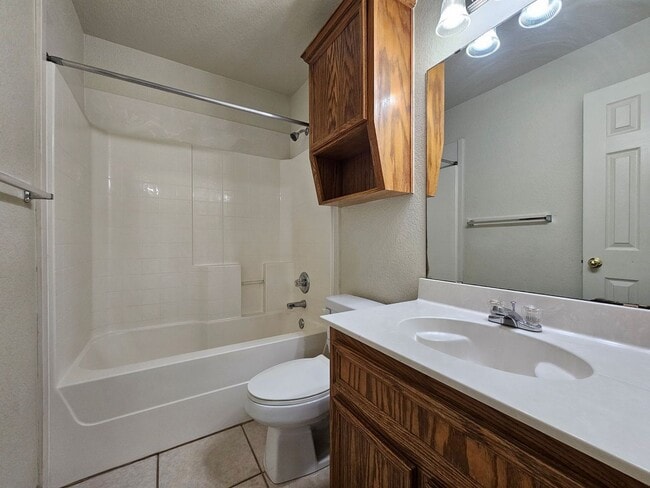 Building Photo - AVAILABLE NOW!