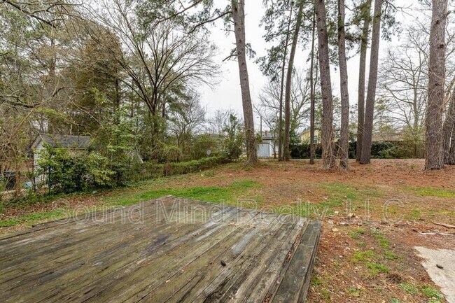 Building Photo - 1729 Dallas St