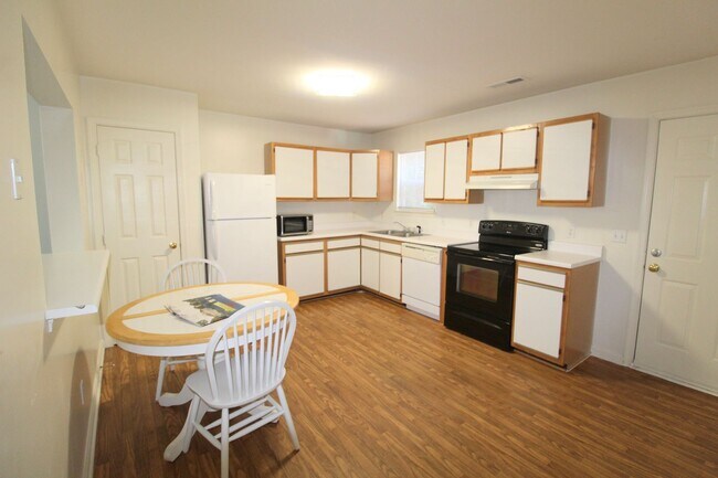 Building Photo - 520 Pheasant Run Cir