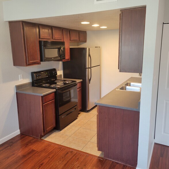 Building Photo - 3402 N 32nd St