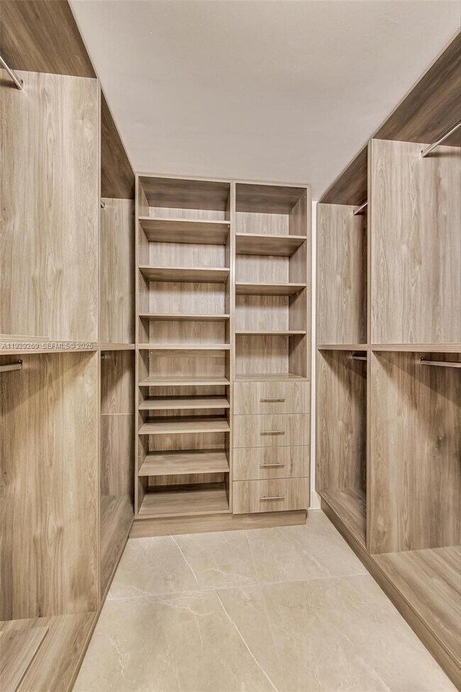 Building Photo - 1000 W Island Blvd