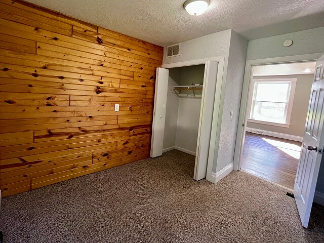 Building Photo - 315 Walnut St