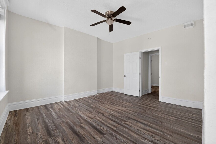 Building Photo - 2918 Sidney St