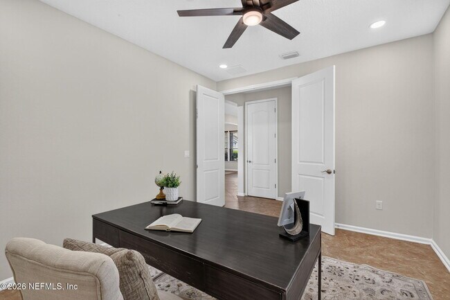 Building Photo - 127 Rockcreek Dr