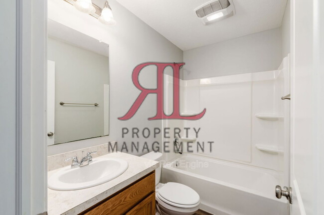 Building Photo - 5622 Branchville Dr