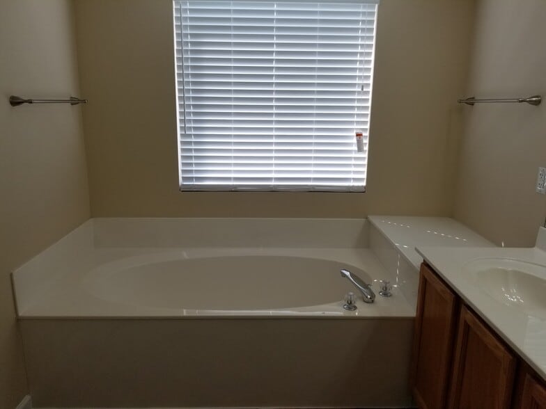 Building Photo - 944 Hampshire Heath Dr